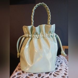 NEW NO BOUNDARIES WOMENS LIGHT GREEN MINI BUCKET BAG 💚